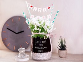 Barattolo di vetro con fiori