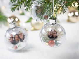 Pallina di natale foto con amorosi