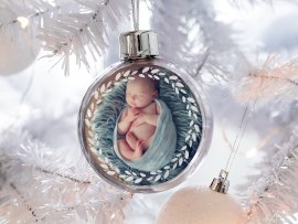 Pallina di natale neonato