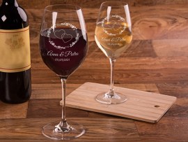 Calice da vino con incisione cuori